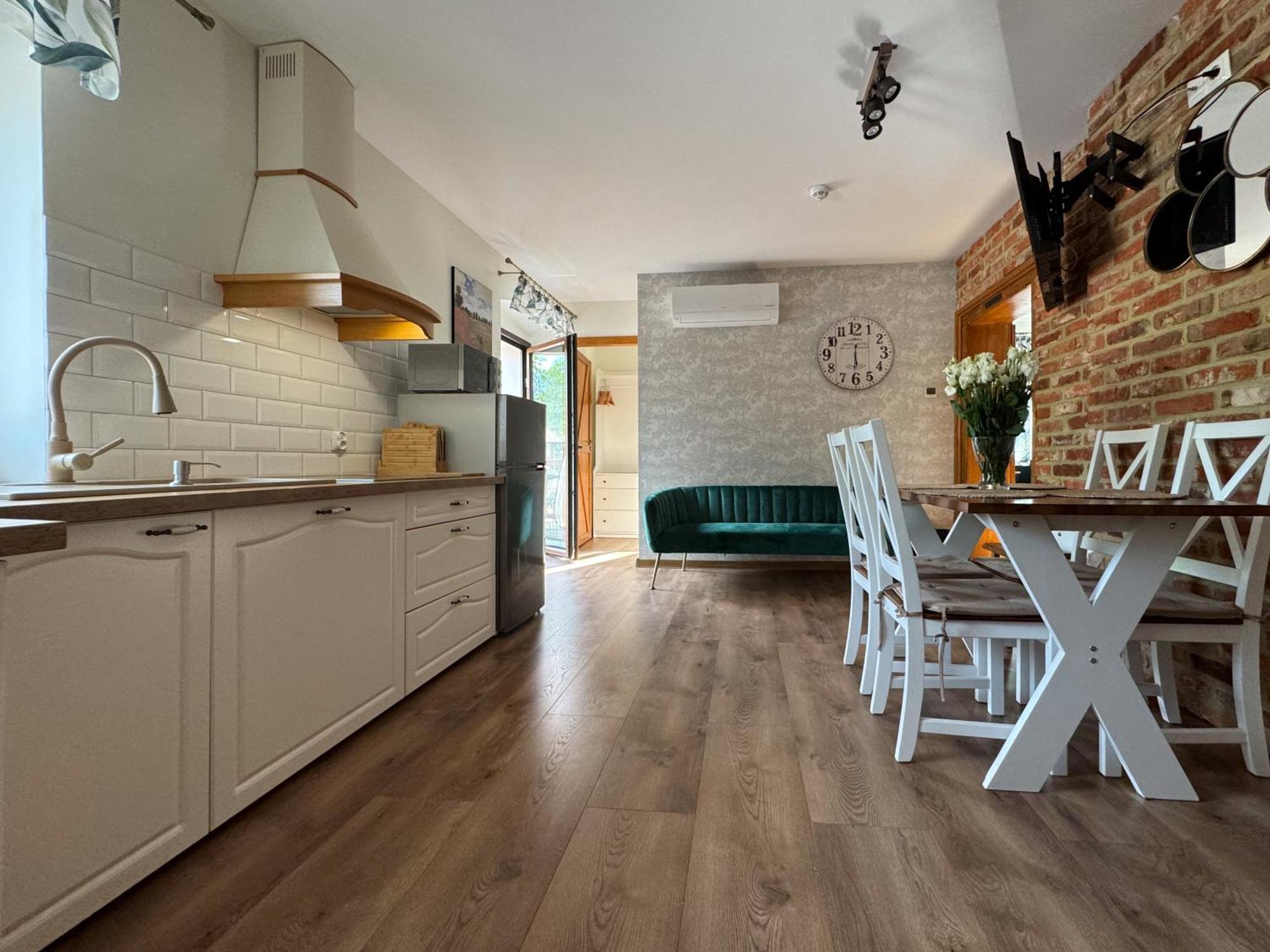 Apartamenty Komarno 46 Jacuzzi&Sauna ภายนอก รูปภาพ